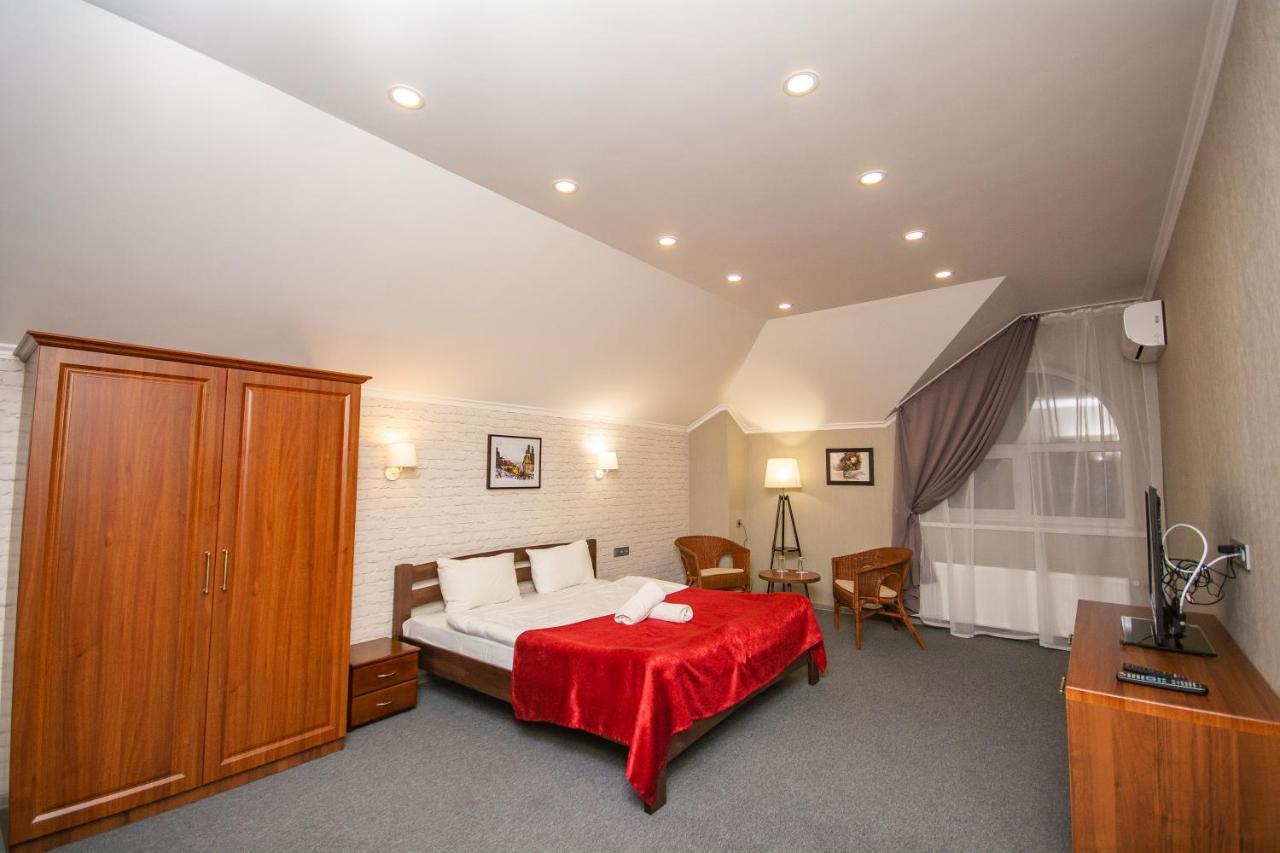 Три Сімки Hotel Vyshhorod Eksteriør billede