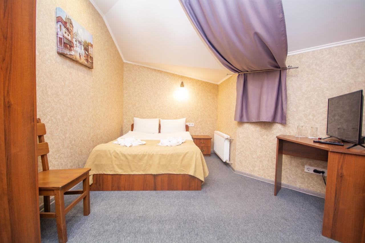 Три Сімки Hotel Vyshhorod Eksteriør billede