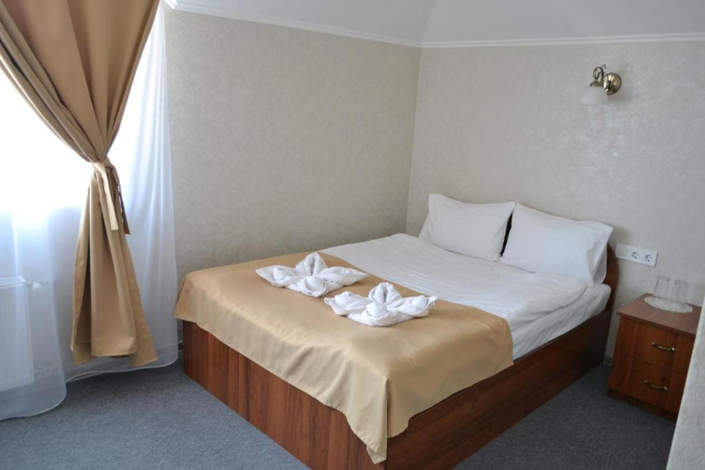Три Сімки Hotel Vyshhorod Eksteriør billede