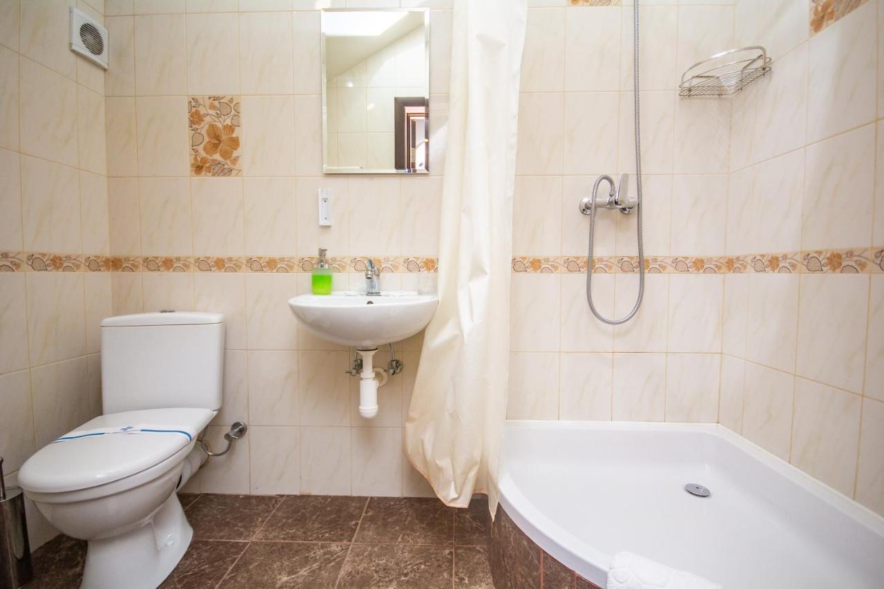 Три Сімки Hotel Vyshhorod Eksteriør billede