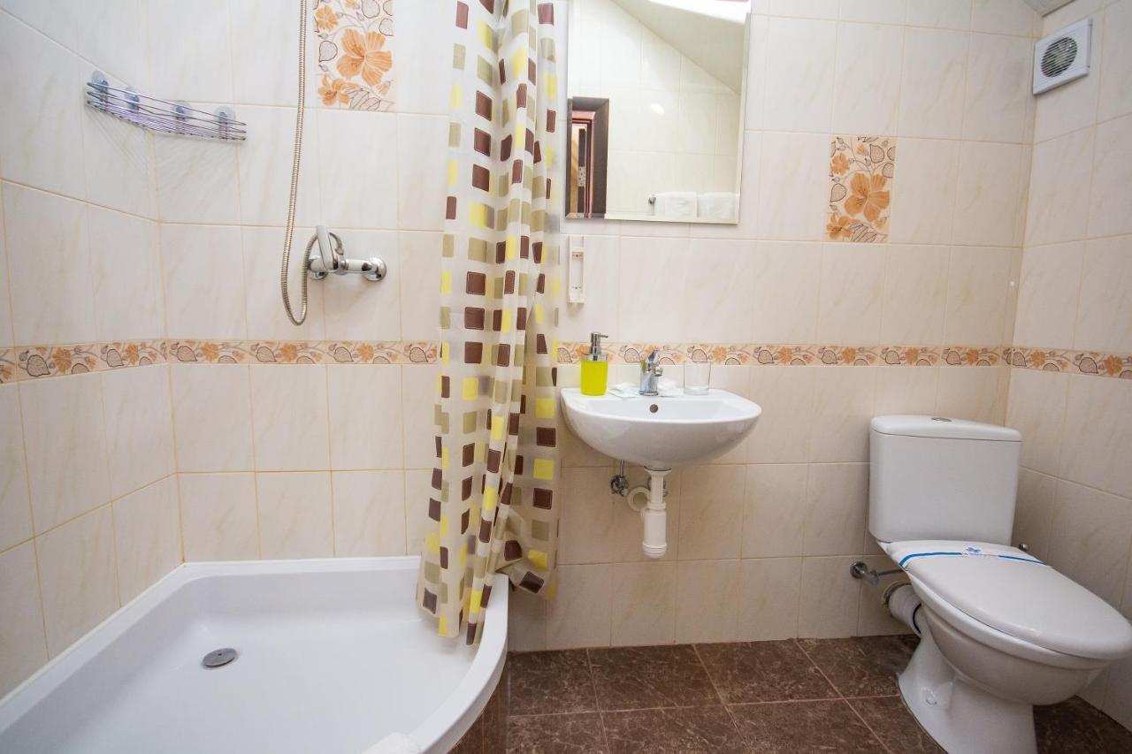 Три Сімки Hotel Vyshhorod Eksteriør billede