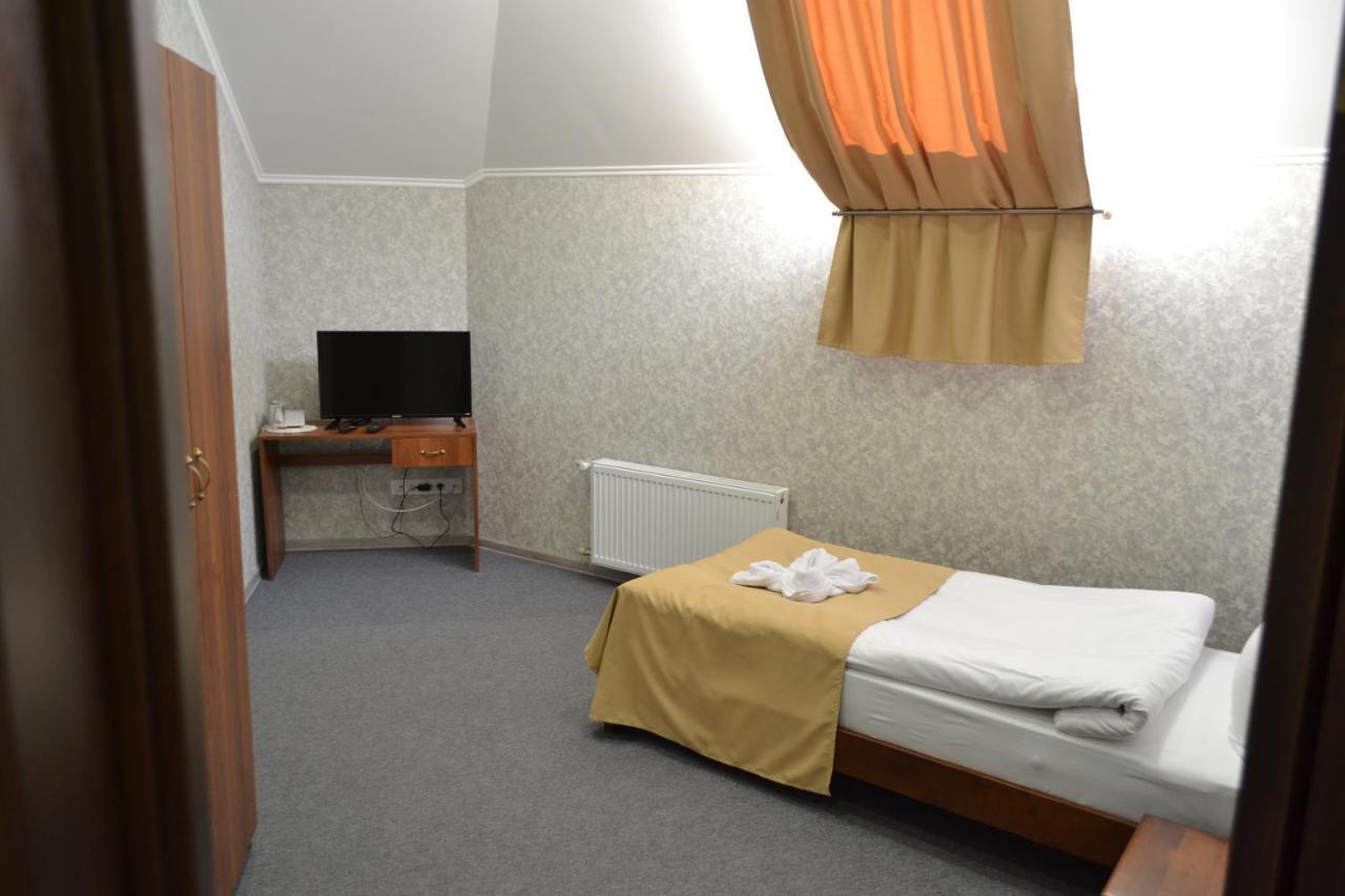 Три Сімки Hotel Vyshhorod Eksteriør billede