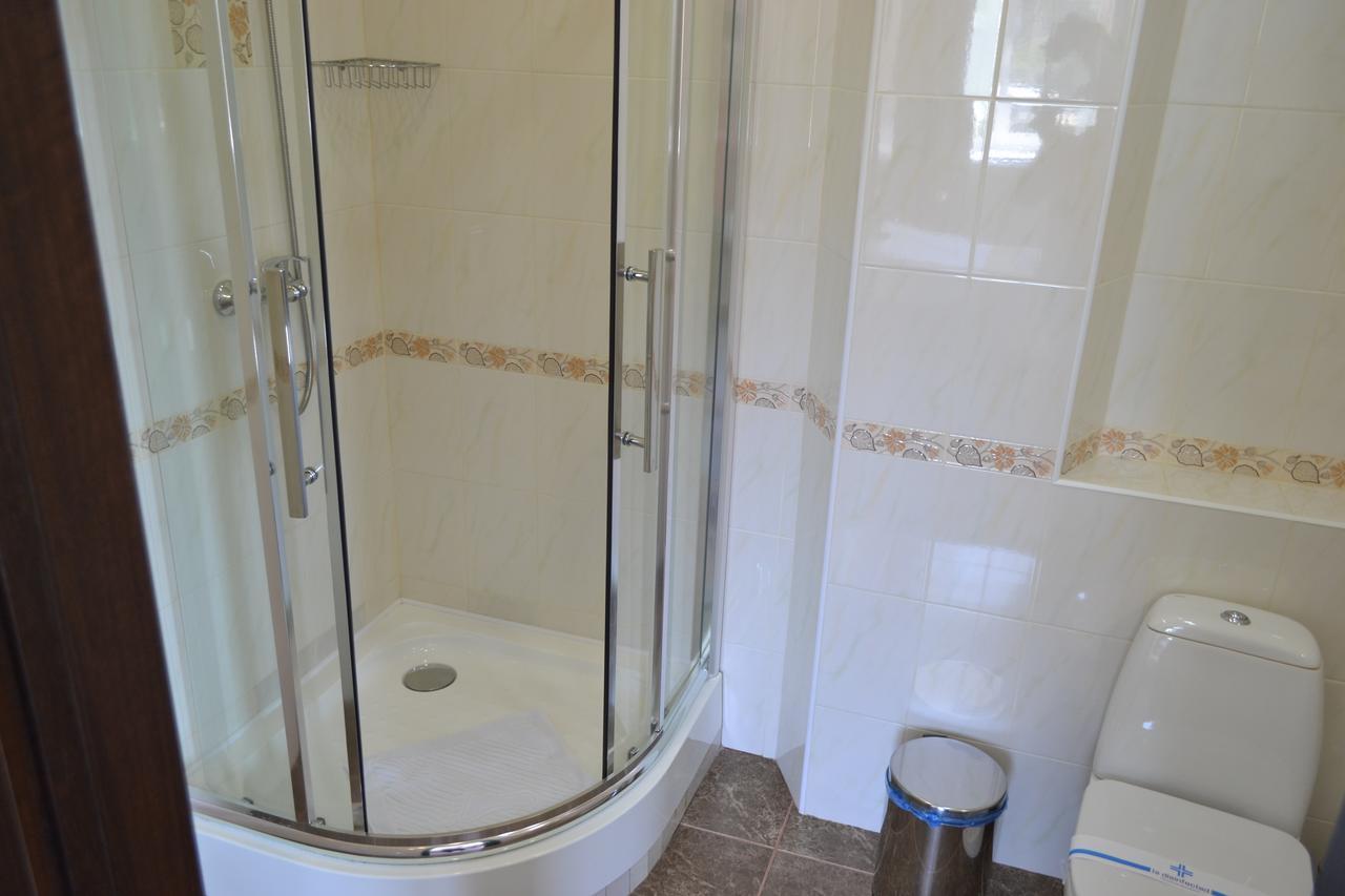 Три Сімки Hotel Vyshhorod Eksteriør billede
