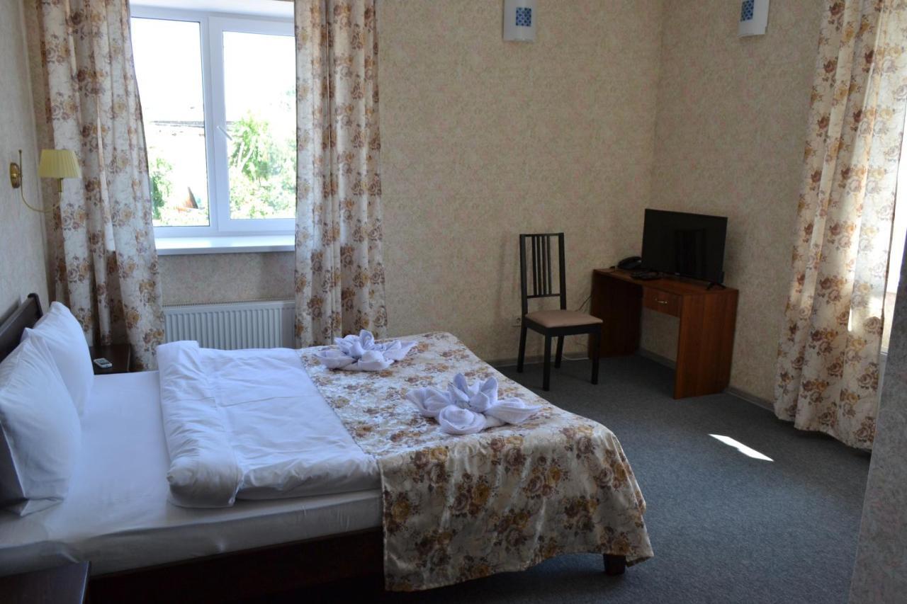 Три Сімки Hotel Vyshhorod Eksteriør billede