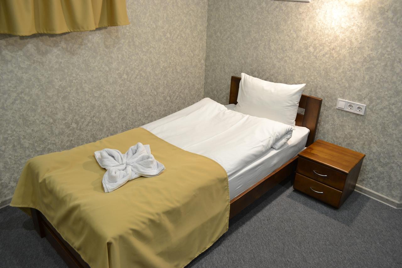 Три Сімки Hotel Vyshhorod Eksteriør billede