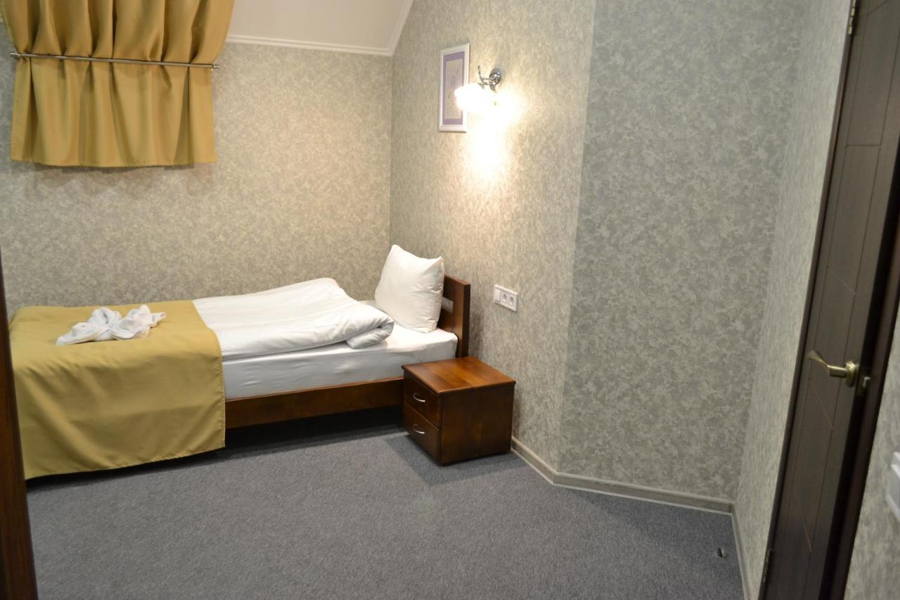 Три Сімки Hotel Vyshhorod Eksteriør billede