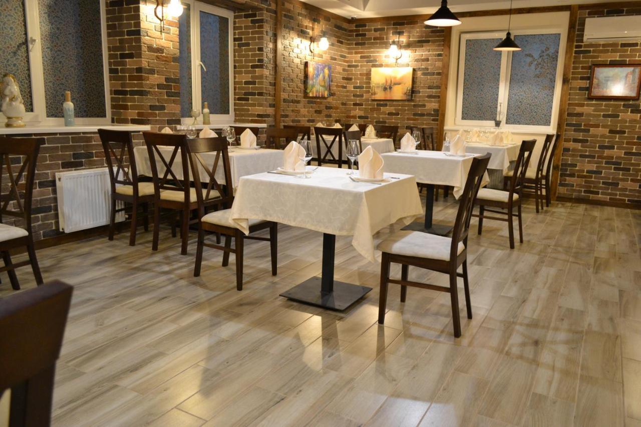 Три Сімки Hotel Vyshhorod Eksteriør billede