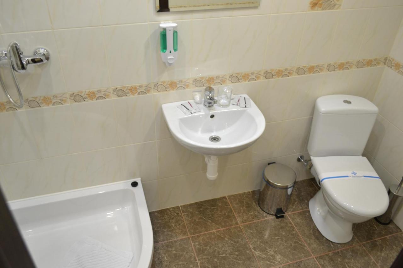 Три Сімки Hotel Vyshhorod Eksteriør billede