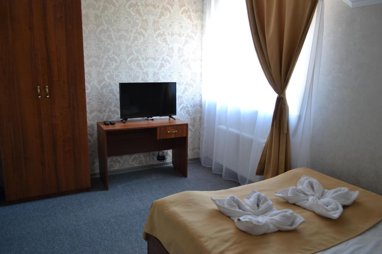 Три Сімки Hotel Vyshhorod Eksteriør billede