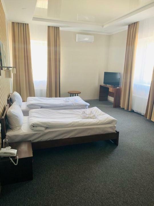 Три Сімки Hotel Vyshhorod Eksteriør billede