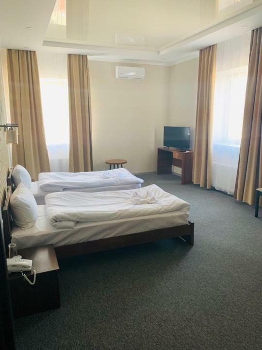 Три Сімки Hotel Vyshhorod Eksteriør billede